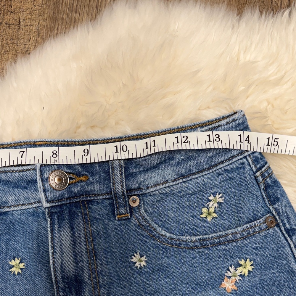 American Eagle women’s Embroidered Light Blue Denim raw hem Shorts size 4 - Picture 8 of 11